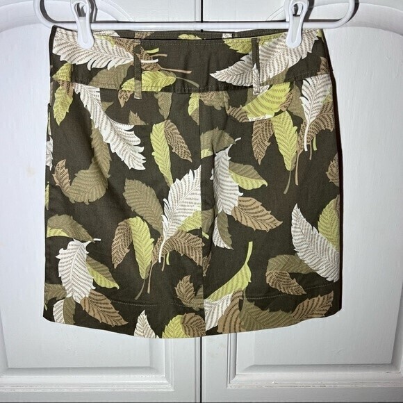 LOFT Women’s Mini Skirt with pockets, Size 2P, Brown Green Leaf Pattern - Picture 2 of 6